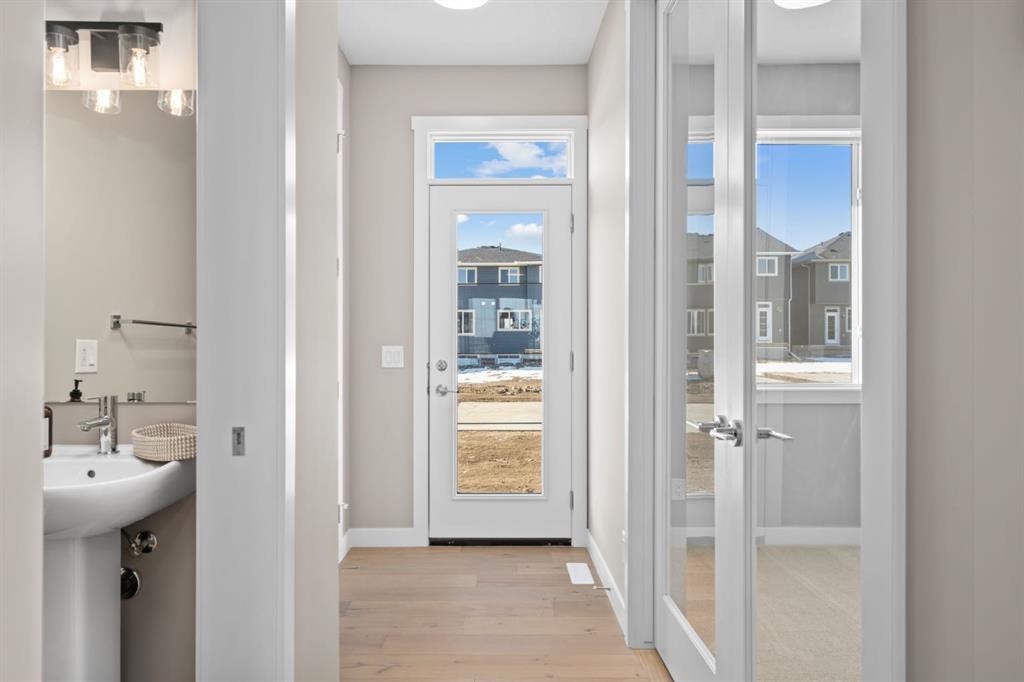 648 Sora Boulevard Se, Calgary, AB - Indoor