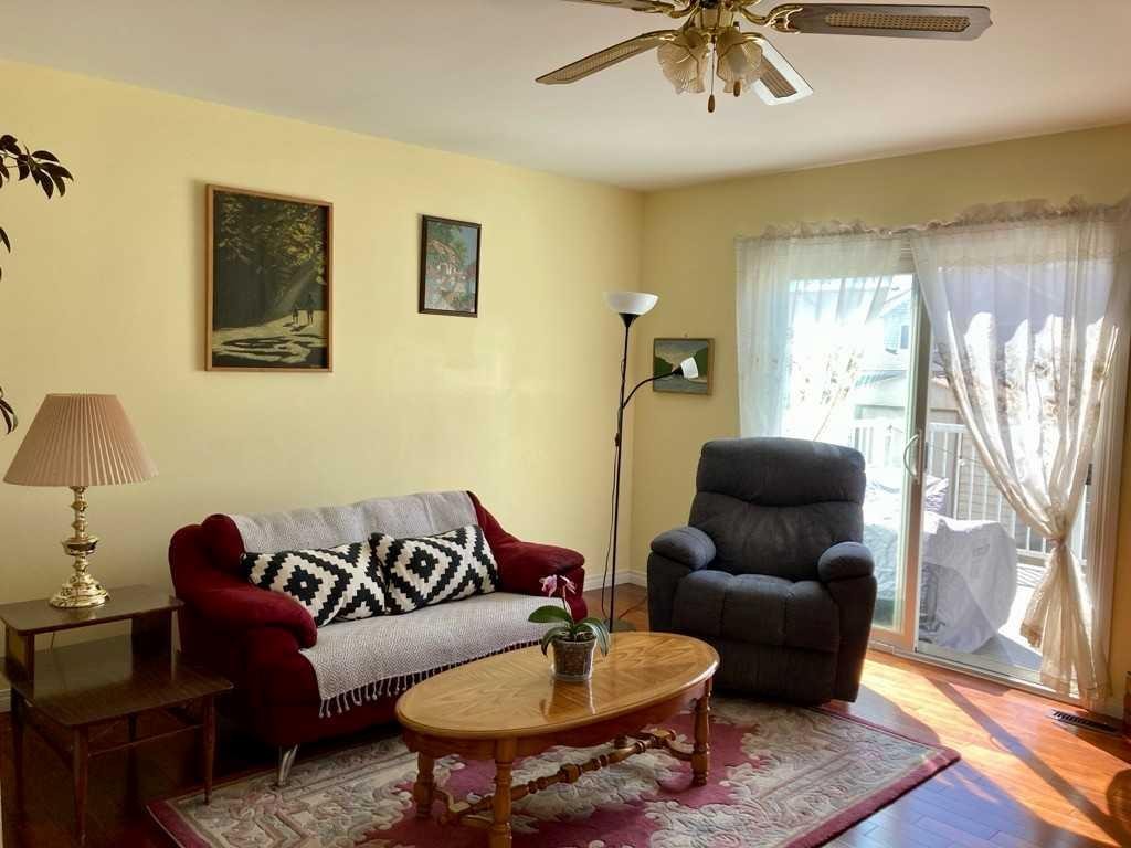76 Martindale Close Ne, Calgary, AB - Indoor Photo Showing Living Room