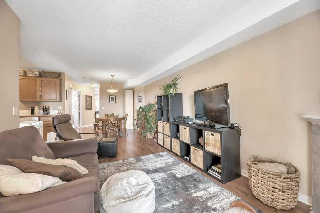 123-103 Strathaven Drive, Strathmore, AB - Indoor Photo Showing Living Room