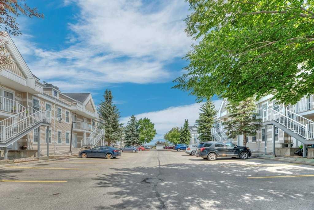 123-103 Strathaven Drive, Strathmore, AB - Outdoor