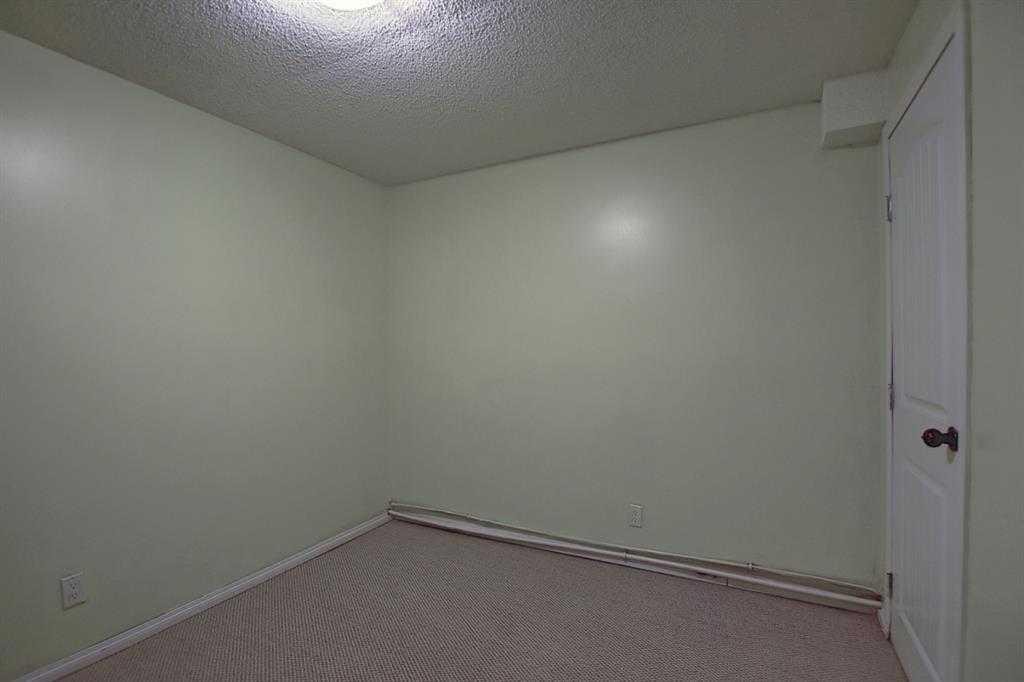 164 Faldale Close Ne, Calgary, AB - Indoor Photo Showing Other Room