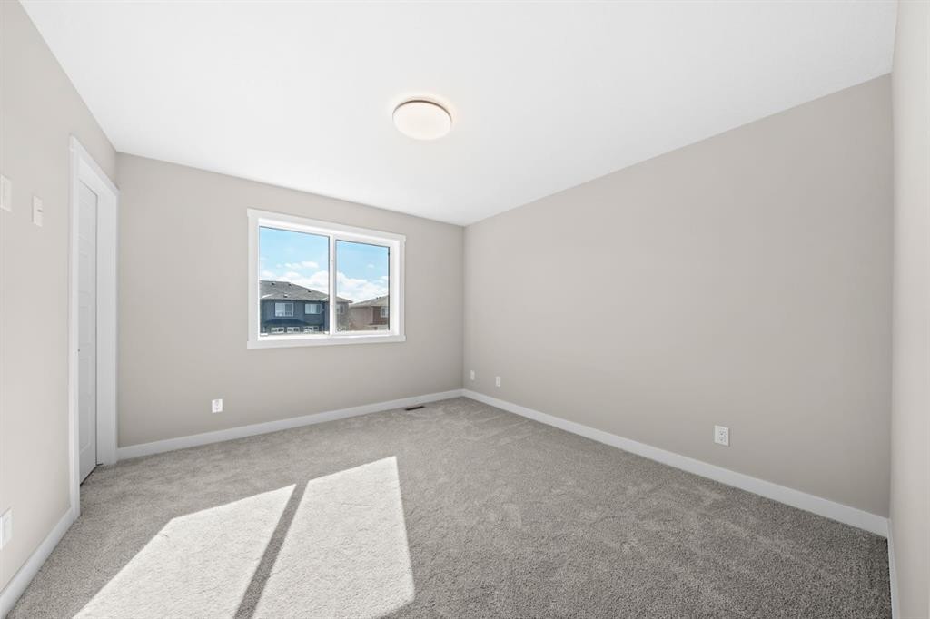 376 Sora Boulevard Se, Calgary, AB - Indoor Photo Showing Other Room