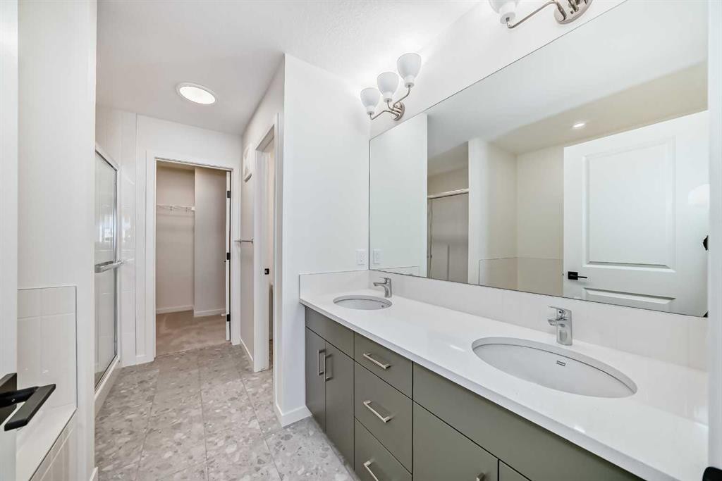 61 Bartlett Way Se, Calgary, AB - Indoor Photo Showing Bathroom