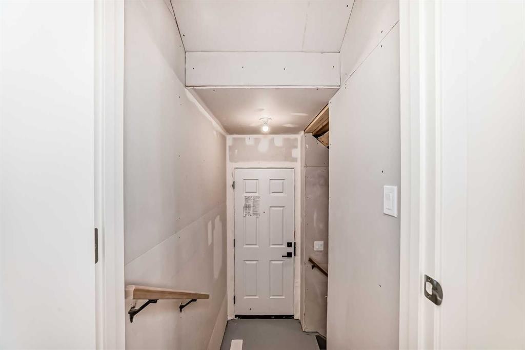 61 Bartlett Way Se, Calgary, AB - Indoor Photo Showing Other Room