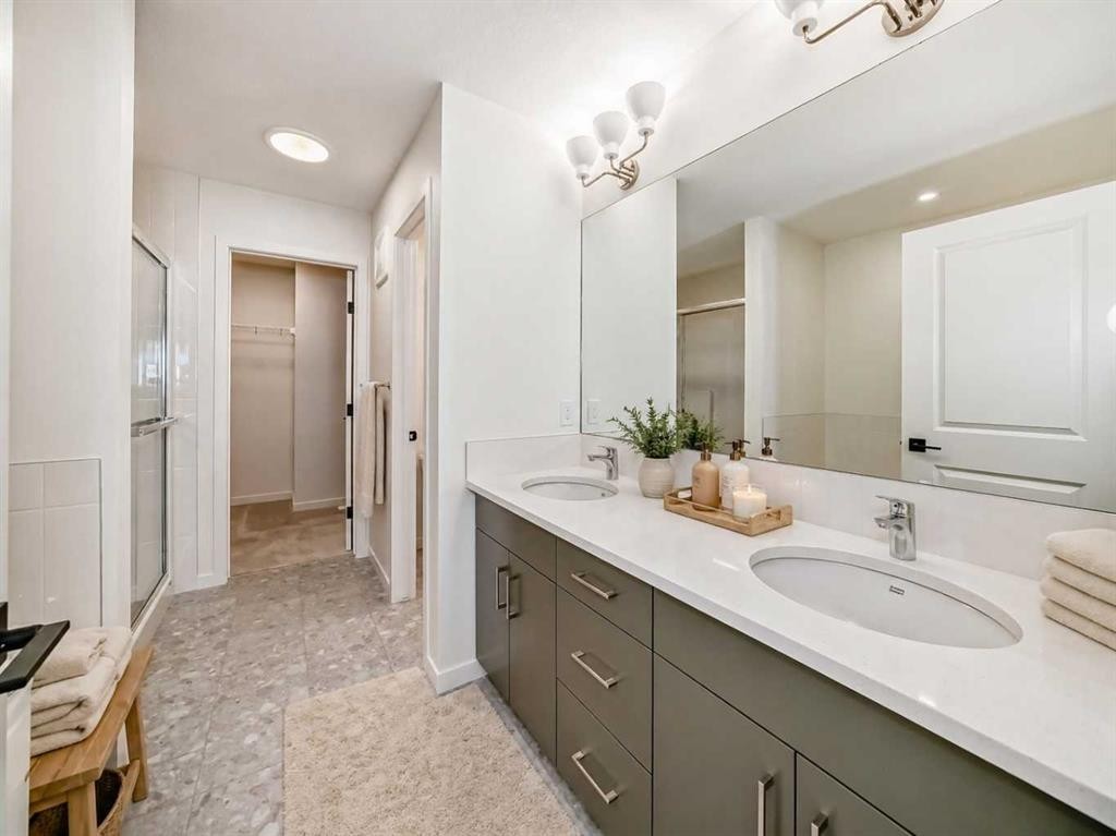 61 Bartlett Way Se, Calgary, AB - Indoor Photo Showing Bathroom