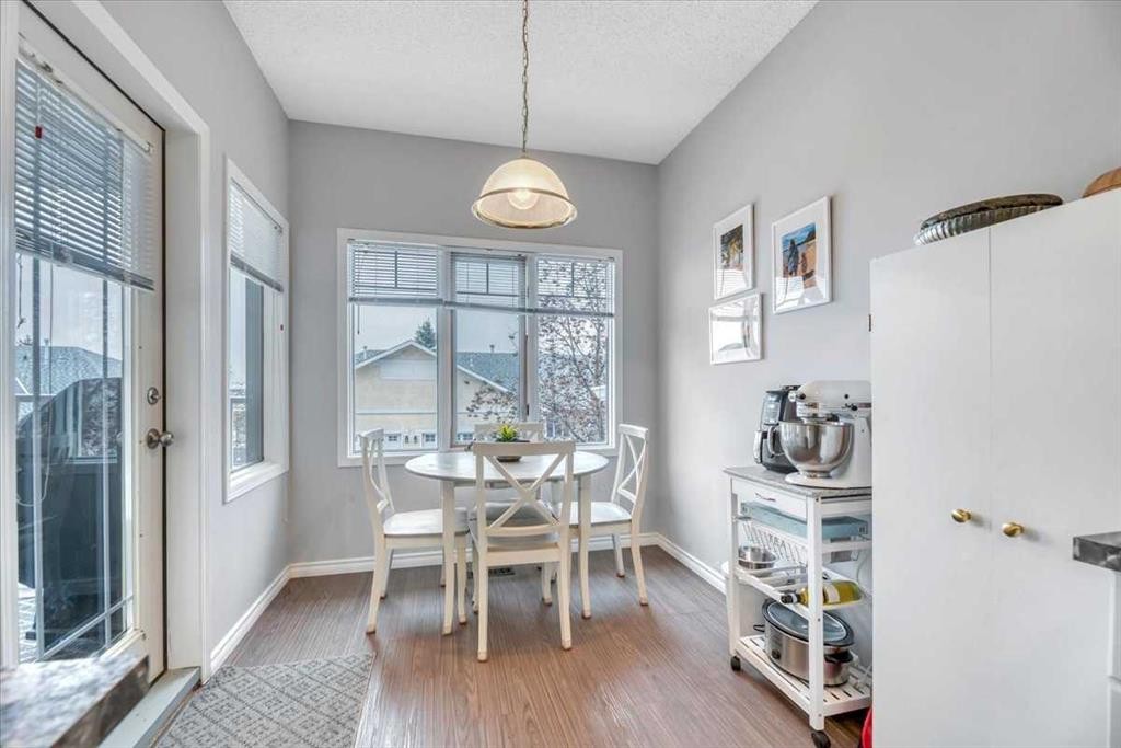 35-72 Millside Drive Sw, Calgary, AB - Indoor Photo Showing Dining Room