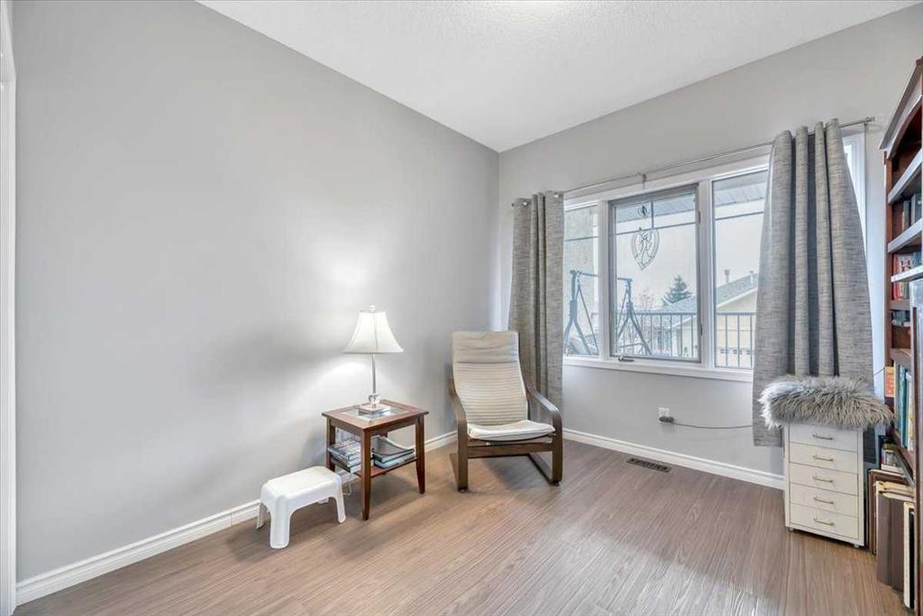 35-72 Millside Drive Sw, Calgary, AB - Indoor