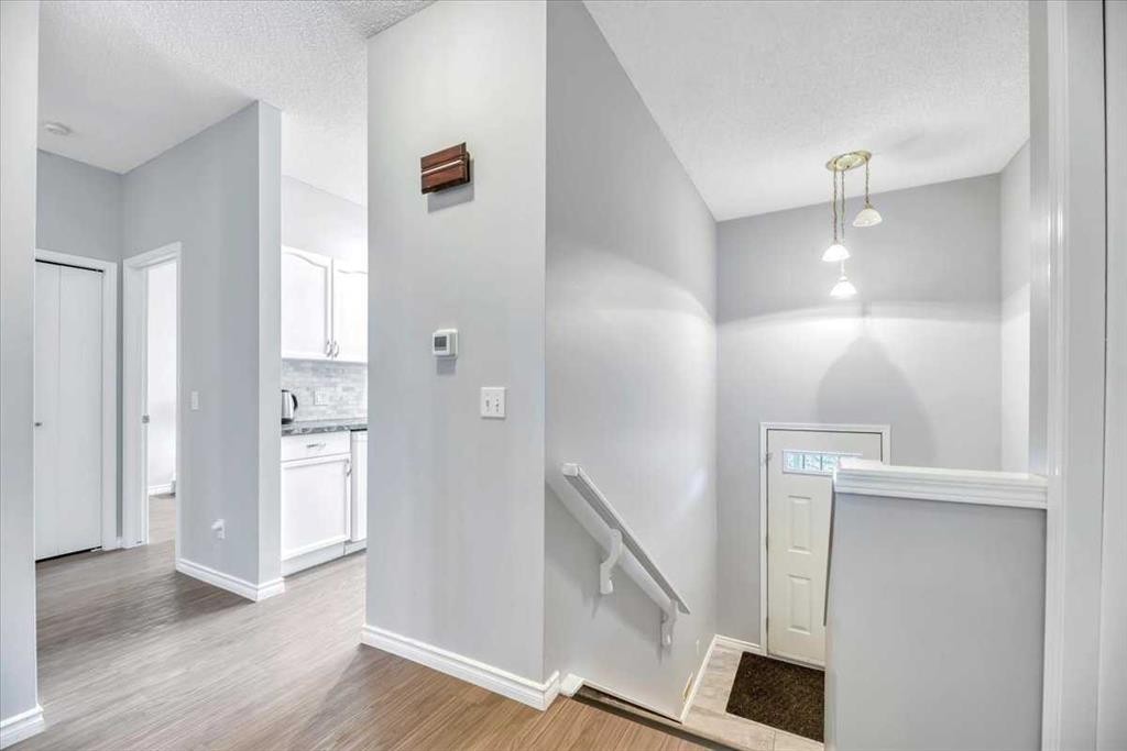 35-72 Millside Drive Sw, Calgary, AB - Indoor Photo Showing Other Room