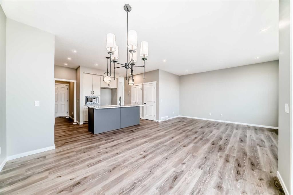 130 Bartlett Row Se, Calgary, AB - Indoor