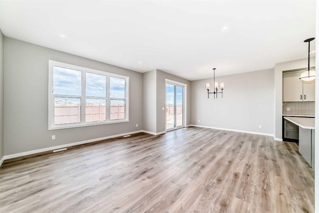 130 Bartlett Row Se, Calgary, AB - Indoor