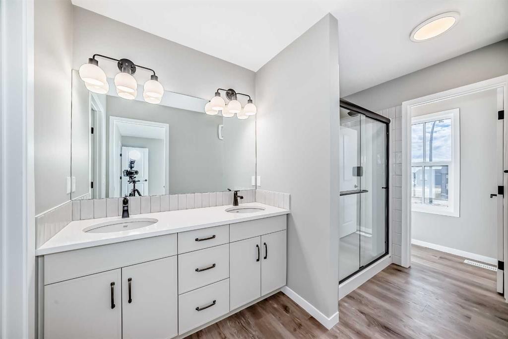 130 Bartlett Row Se, Calgary, AB - Indoor Photo Showing Bathroom
