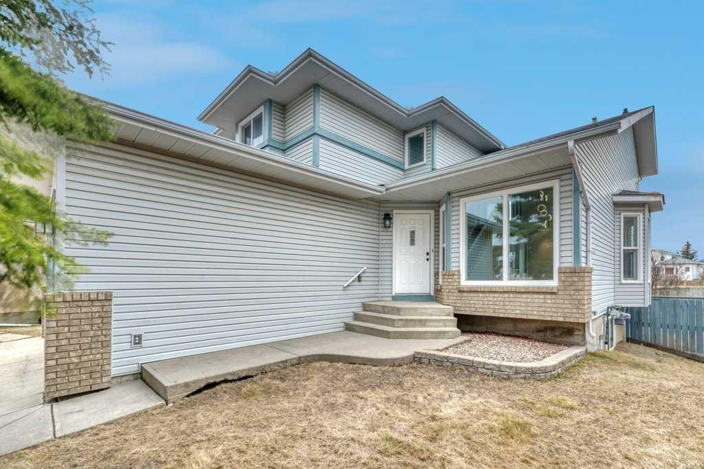 215 Hawktree Circle Nw, Calgary, AB - Outdoor