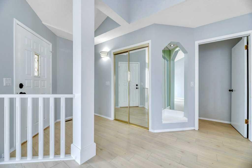 215 Hawktree Circle Nw, Calgary, AB - Indoor Photo Showing Other Room