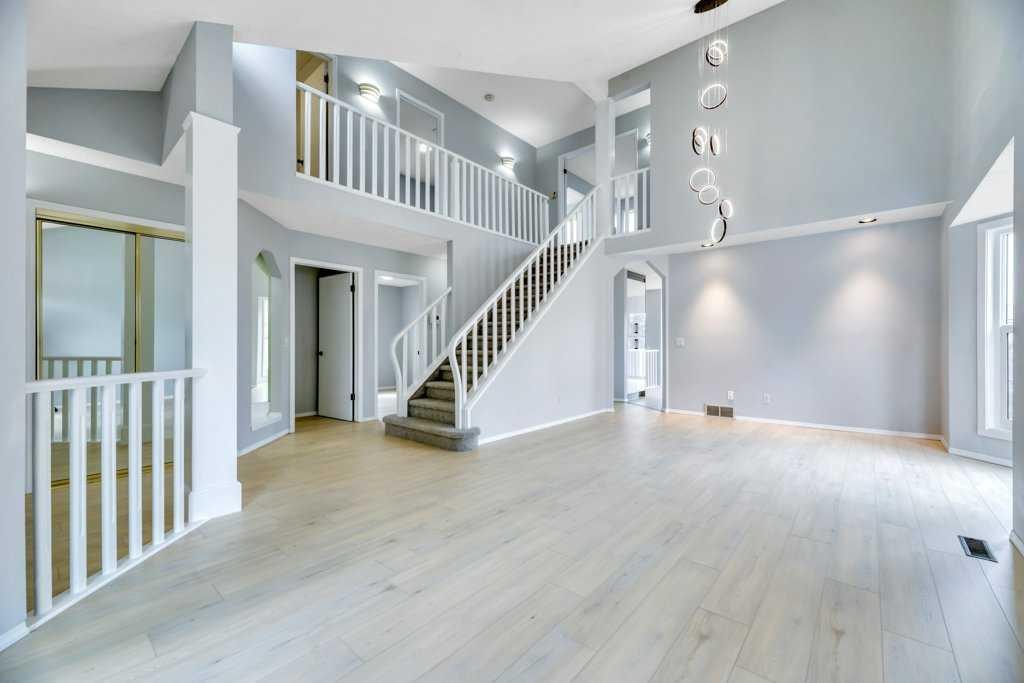 215 Hawktree Circle Nw, Calgary, AB - Indoor Photo Showing Other Room