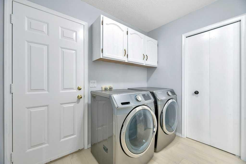 215 Hawktree Circle Nw, Calgary, AB - Indoor Photo Showing Other Room