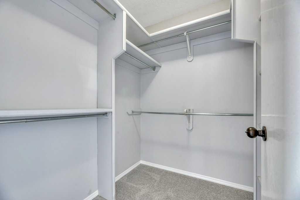 215 Hawktree Circle Nw, Calgary, AB - Indoor Photo Showing Other Room