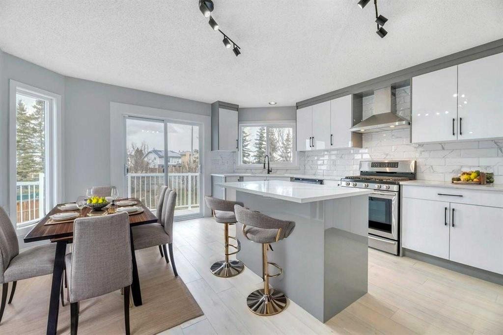215 Hawktree Circle Nw, Calgary, AB - Indoor