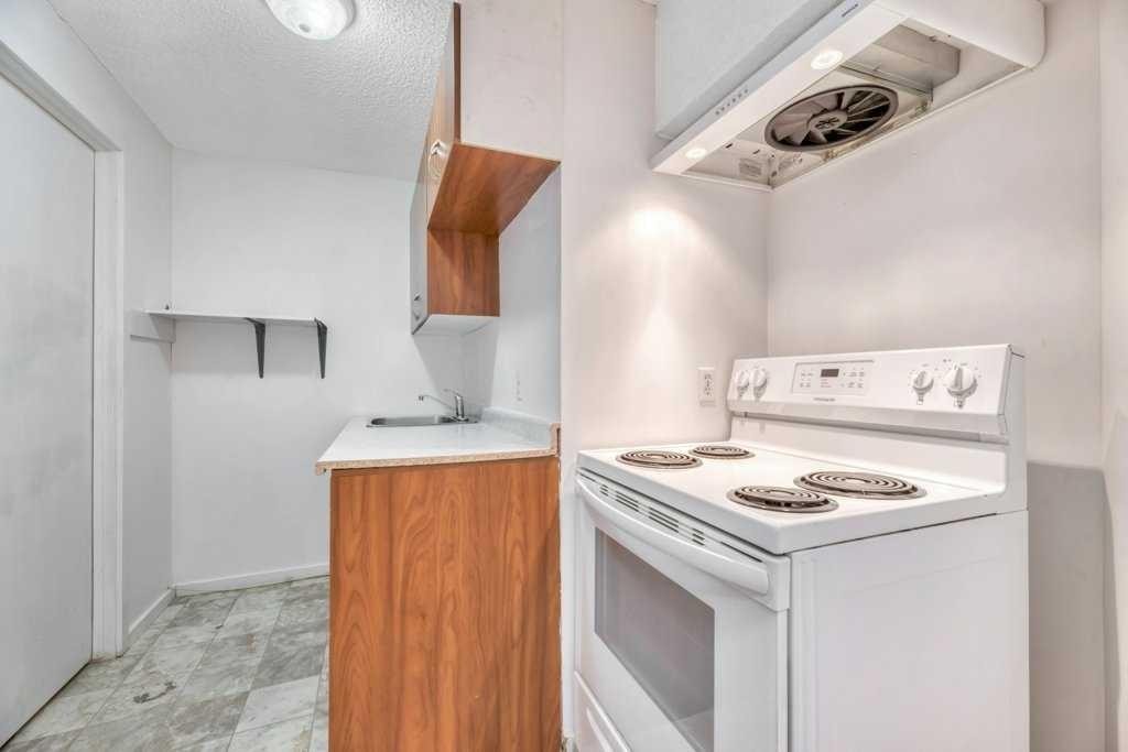 215 Hawktree Circle Nw, Calgary, AB - Indoor Photo Showing Other Room