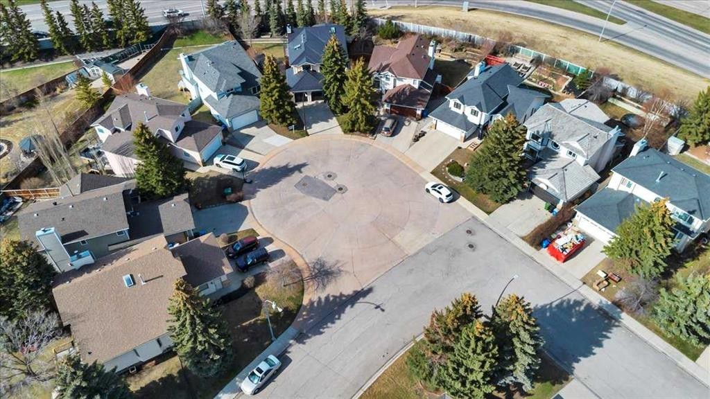 215 Hawktree Circle Nw, Calgary, AB - Outdoor