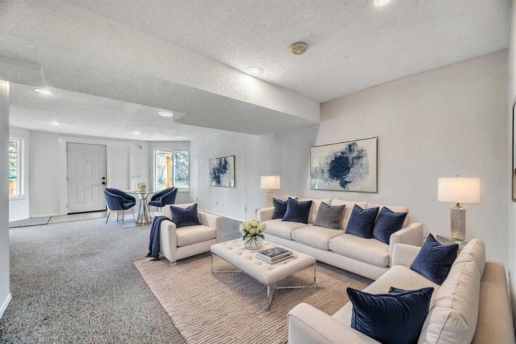 215 Hawktree Circle Nw, Calgary, AB - Indoor Photo Showing Living Room