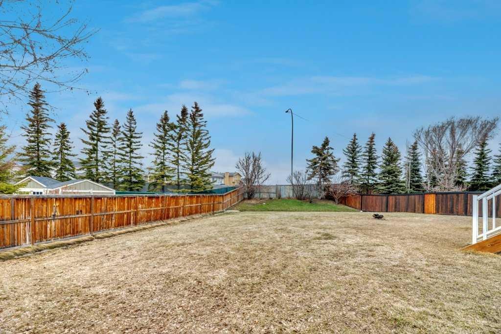 215 Hawktree Circle Nw, Calgary, AB - Outdoor