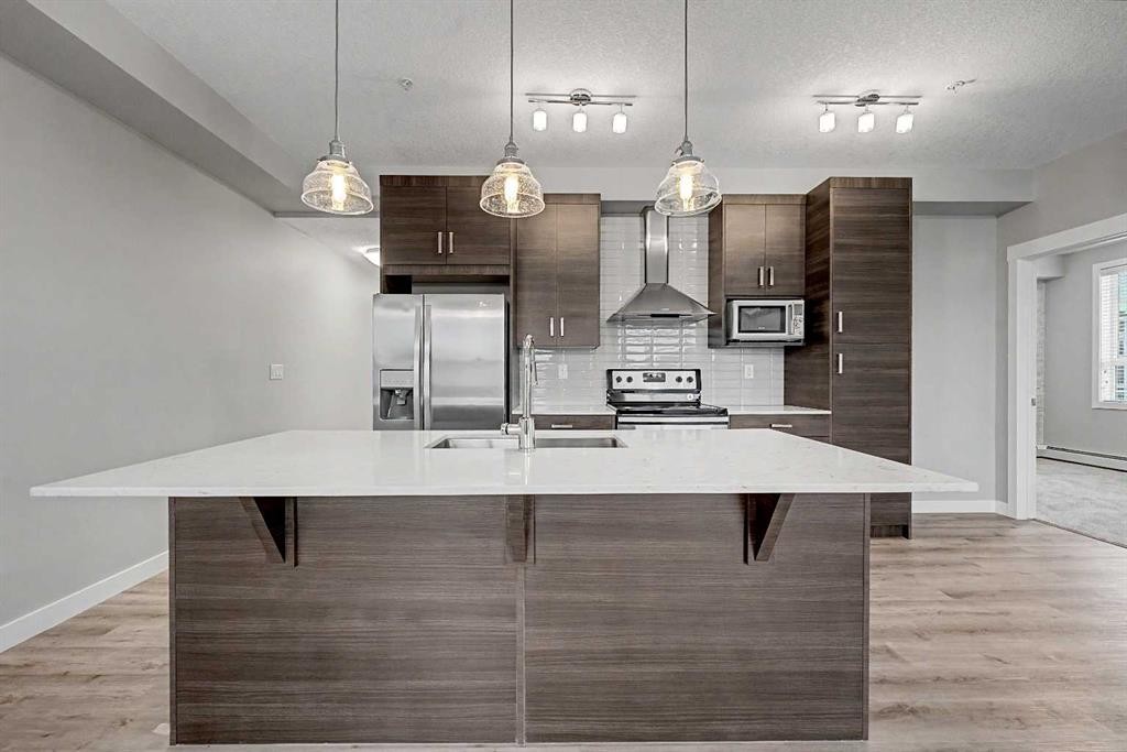 304-10 Walgrove Walk Se, Calgary, AB - Indoor Photo Showing Kitchen With Double Sink With Upgraded Kitchen