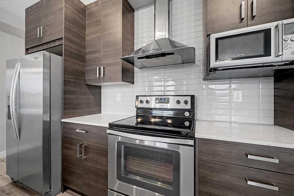 304-10 Walgrove Walk Se, Calgary, AB - Indoor Photo Showing Kitchen With Upgraded Kitchen