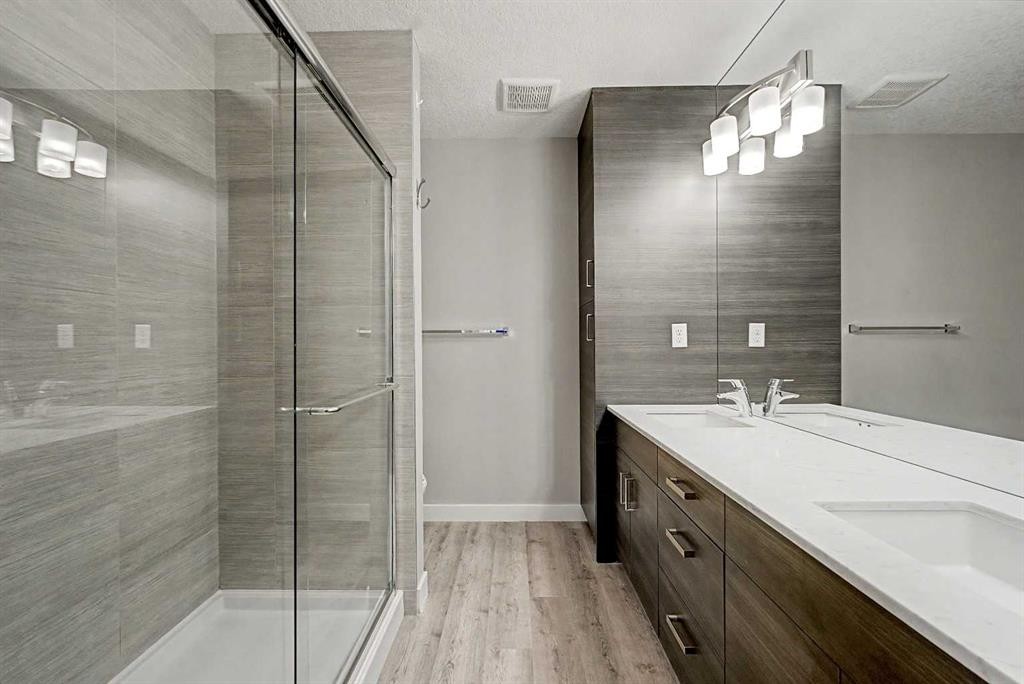 304-10 Walgrove Walk Se, Calgary, AB - Indoor Photo Showing Bathroom
