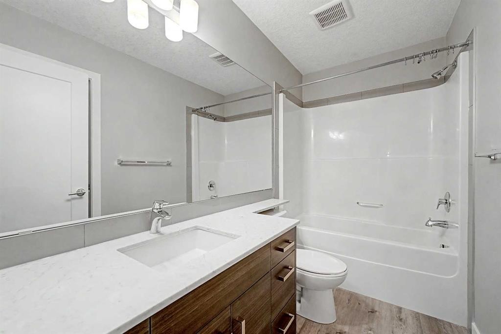 304-10 Walgrove Walk Se, Calgary, AB - Indoor Photo Showing Bathroom