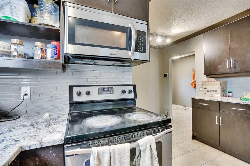 528 Whiteridge Way Ne, Calgary, AB - Indoor Photo Showing Kitchen