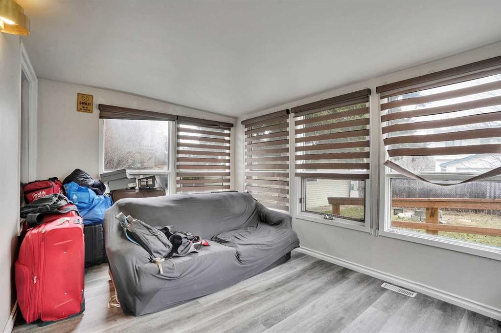 528 Whiteridge Way Ne, Calgary, AB - Indoor Photo Showing Other Room