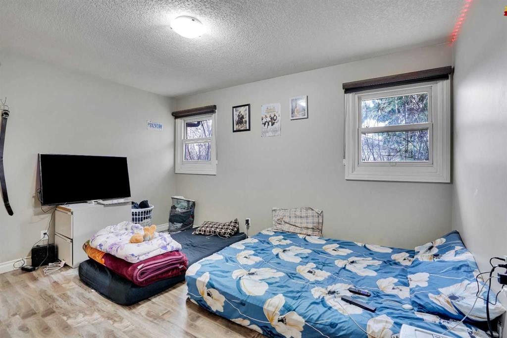 528 Whiteridge Way Ne, Calgary, AB - Indoor Photo Showing Bedroom