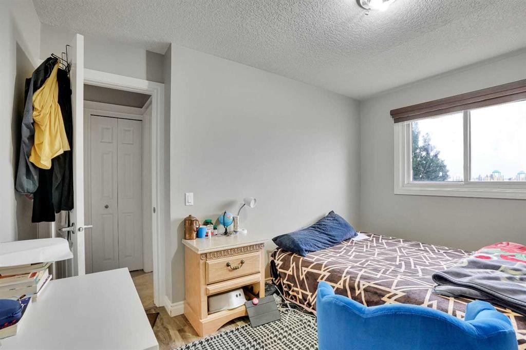 528 Whiteridge Way Ne, Calgary, AB - Indoor Photo Showing Bedroom