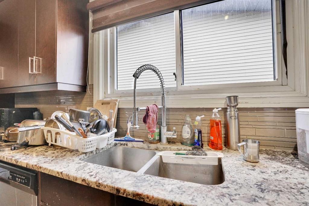 528 Whiteridge Way Ne, Calgary, AB - Indoor Photo Showing Kitchen With Double Sink