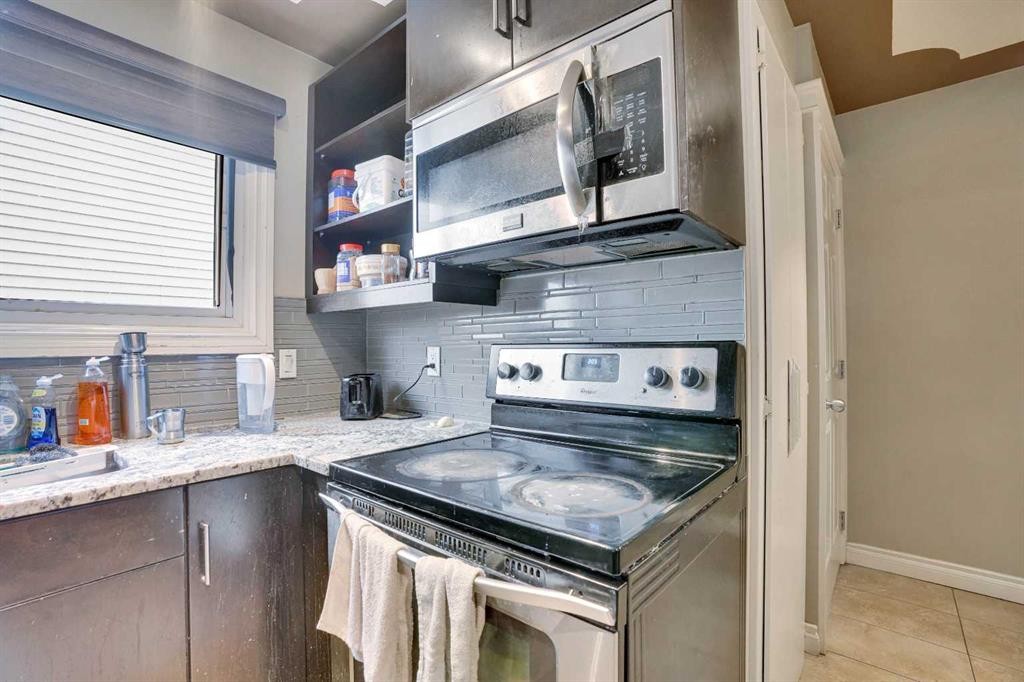 528 Whiteridge Way Ne, Calgary, AB - Indoor Photo Showing Kitchen