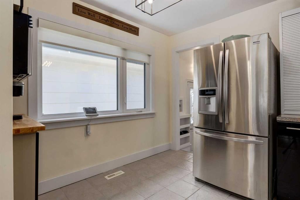 44 Midglen Drive Se, Calgary, AB - Indoor