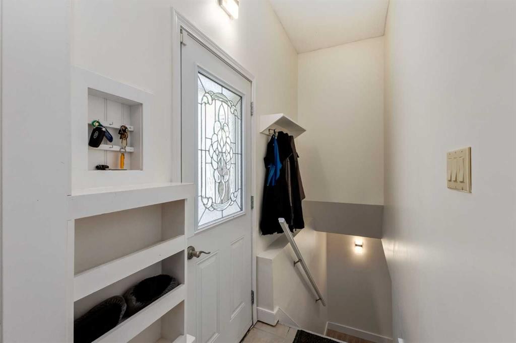 44 Midglen Drive Se, Calgary, AB - Indoor Photo Showing Other Room