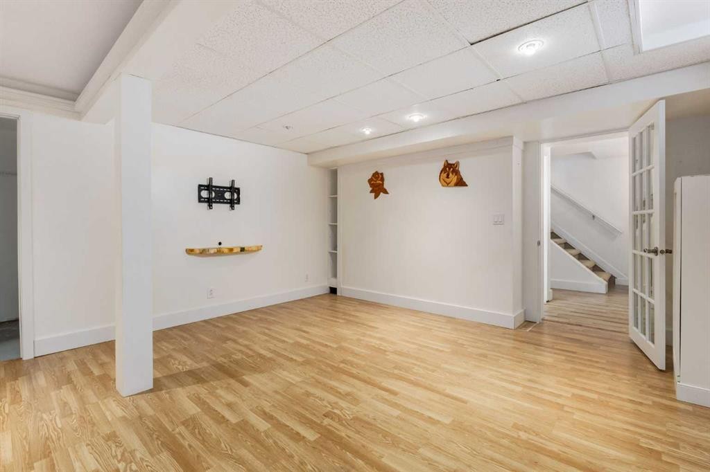 44 Midglen Drive Se, Calgary, AB - Indoor