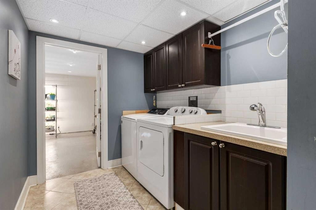 44 Midglen Drive Se, Calgary, AB - Indoor Photo Showing Laundry Room
