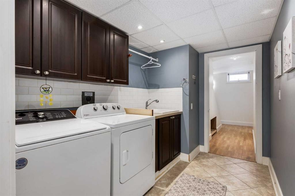 44 Midglen Drive Se, Calgary, AB - Indoor Photo Showing Laundry Room