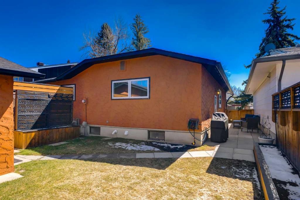 44 Midglen Drive Se, Calgary, AB - Outdoor With Exterior