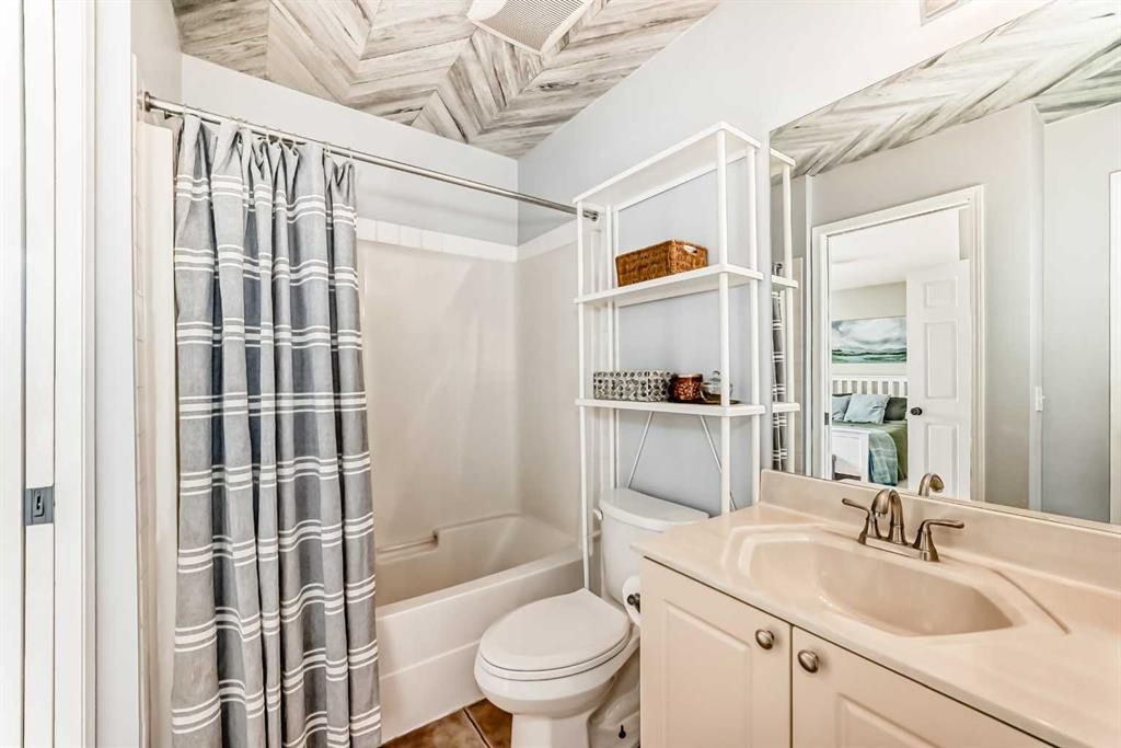 136 Hidden Hills Road Nw, Calgary, AB - Indoor Photo Showing Bathroom