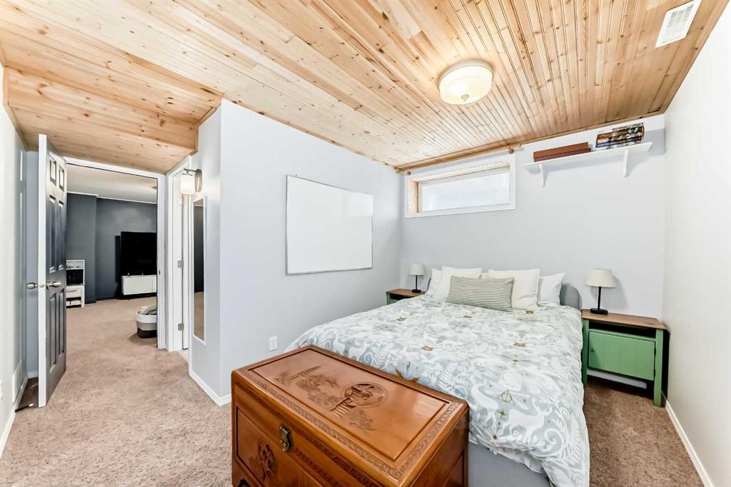 136 Hidden Hills Road Nw, Calgary, AB - Indoor Photo Showing Bedroom