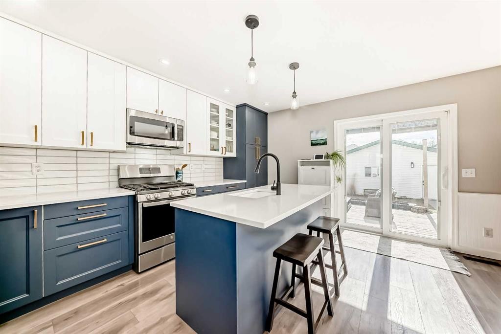 136 Hidden Hills Road Nw, Calgary, AB - Indoor Photo Showing Kitchen With Upgraded Kitchen