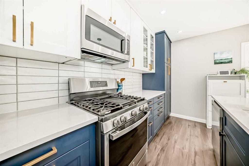 136 Hidden Hills Road Nw, Calgary, AB - Indoor Photo Showing Kitchen With Upgraded Kitchen