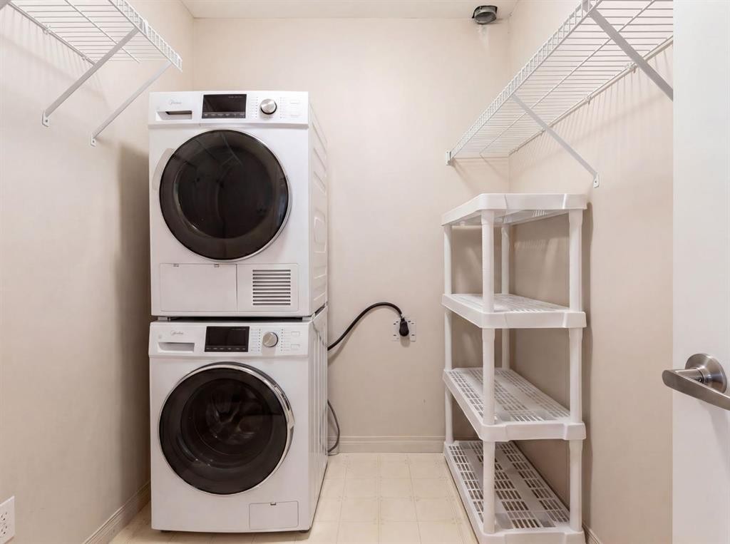 210-3 Parklane Way, Strathmore, AB - Indoor Photo Showing Laundry Room