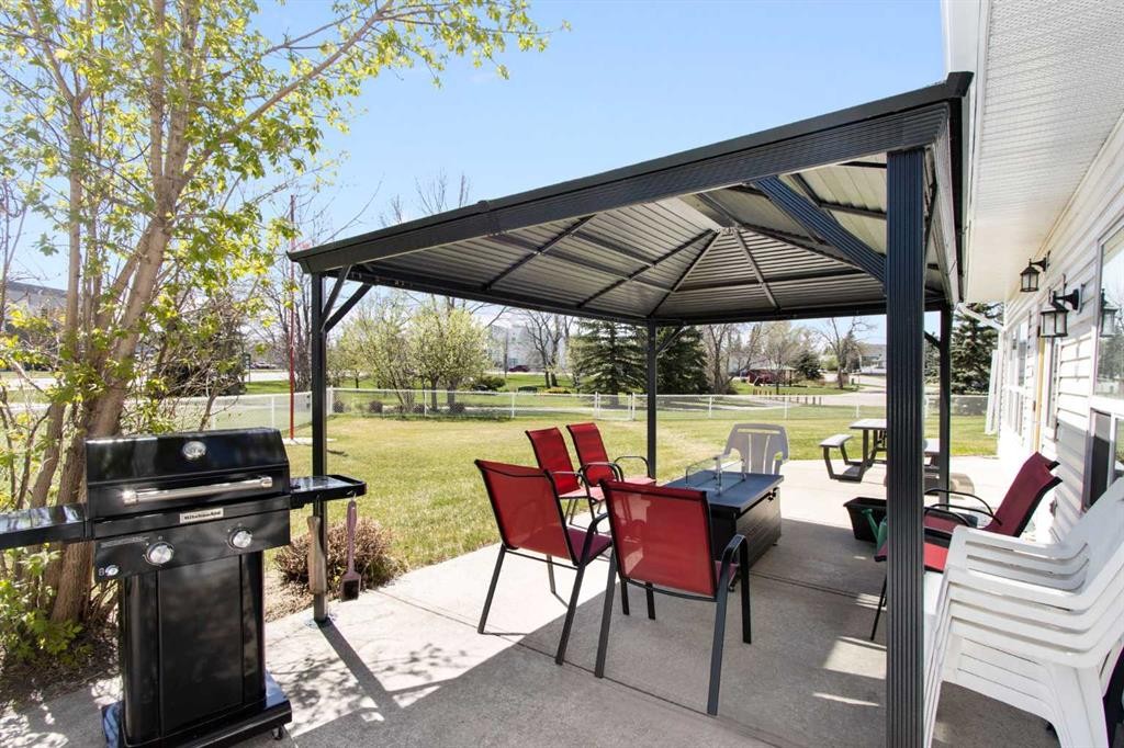 210-3 Parklane Way, Strathmore, AB - Outdoor With Exterior
