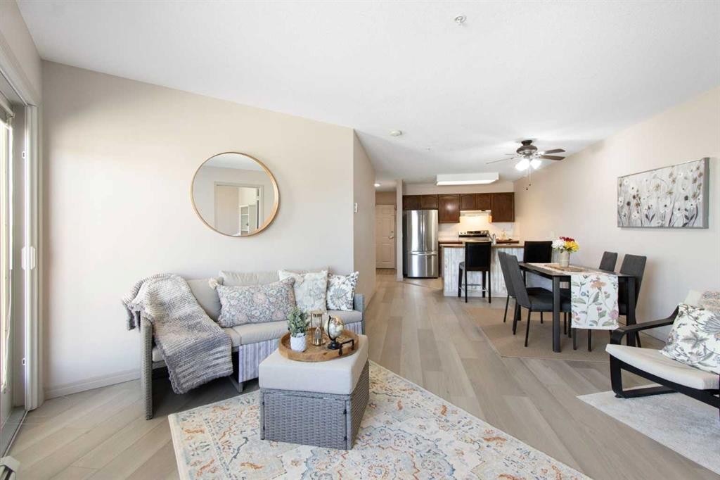 210-3 Parklane Way, Strathmore, AB - Indoor Photo Showing Living Room