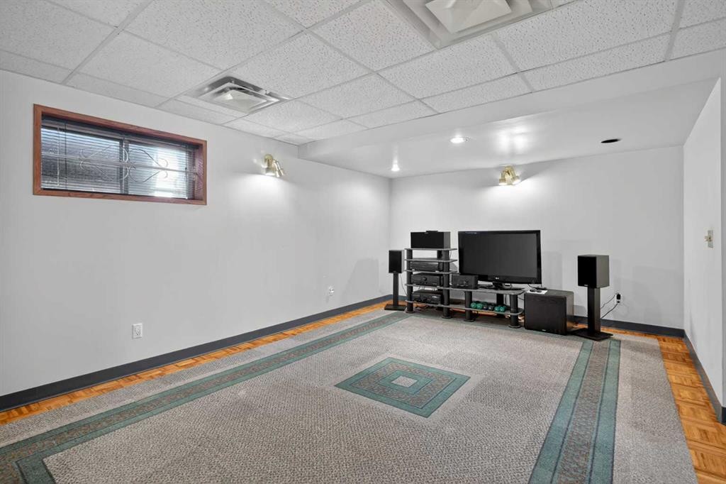 13 Taraglen Road Ne, Calgary, AB - Indoor Photo Showing Other Room