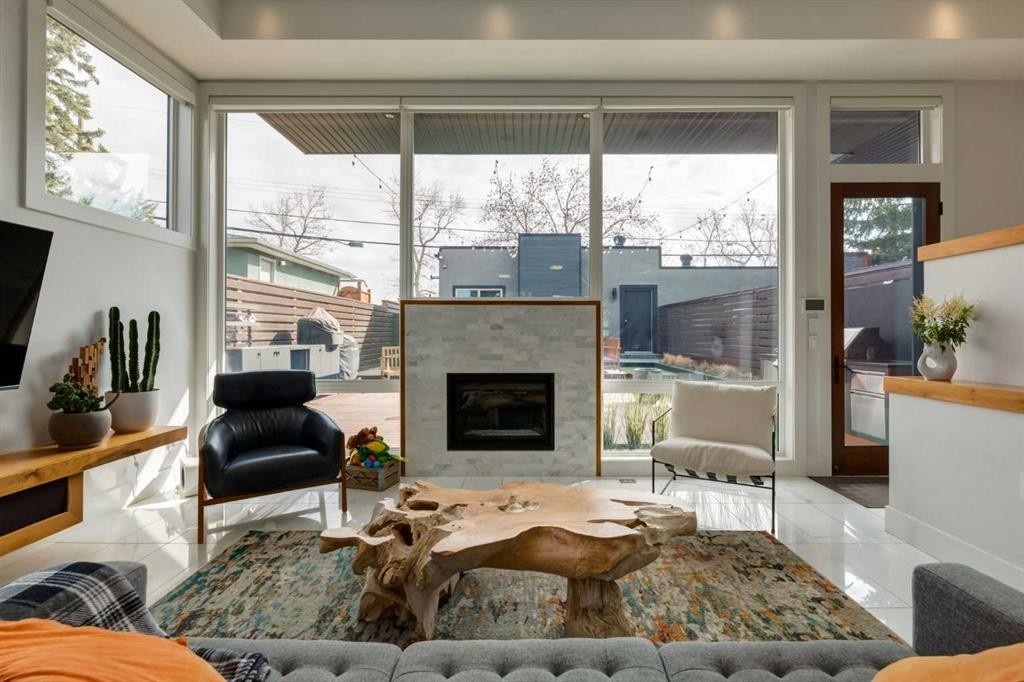 2210 Victoria Crescent Nw, Calgary, AB - Indoor Photo Showing Living Room With Fireplace